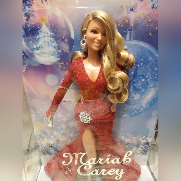 Barbie Signature - Mariah Carey Holiday Barbie - Picture 2 of 4